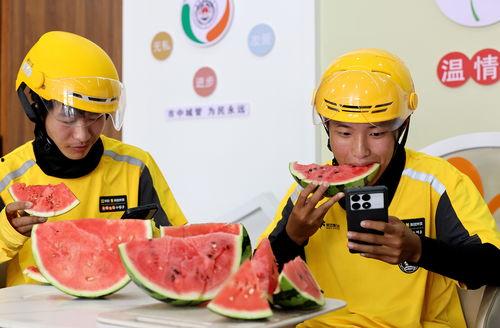 吃瓜送外卖,共享经济新潮流